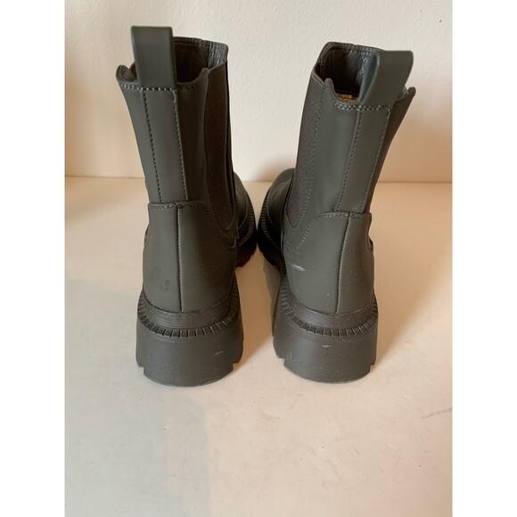 Women Classic Chelsea Boots Chunky Platform Lug Sole Pull On Mid Calf Boots - Picture 3 of 11